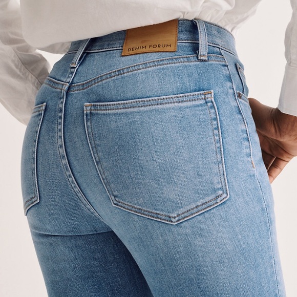 BNWT Aritzia Denim Forum jeans - Size 26 - Picture 1 of 13